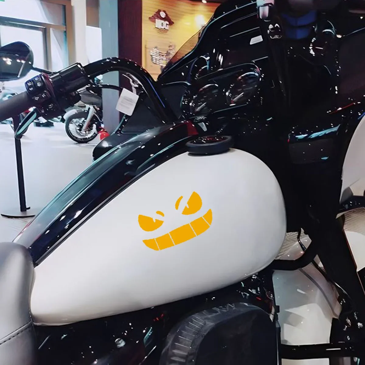 สติ๊กเกอร์ตกแต่งรถมอเตอร์ไซค์ล - Scooter Helmet Set บทวิจารณ์และราคา